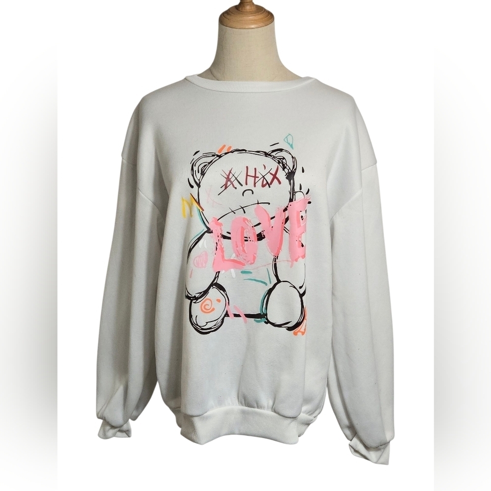 White Teddy Bear Love Graphic Women's Sweatshirt